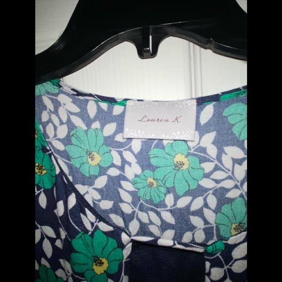 Lauren K flower shirt size medium (❗️Free with another purchase❗️) - Picture 2 of 5
